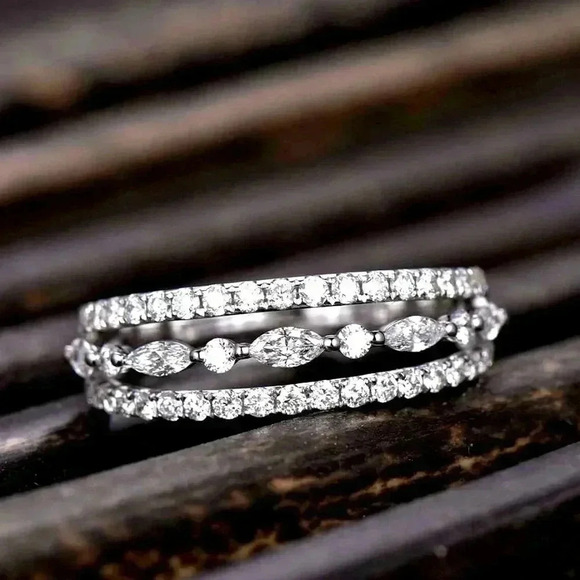 Gorgeous Boho Sterling Silver White Sapphires Ring - Picture 2 of 5